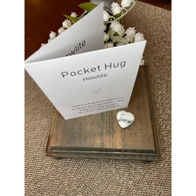 Howlite Pocket Hug
